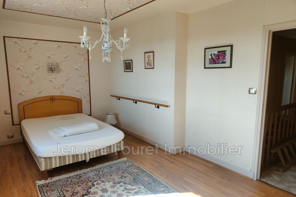 vente maison 6 Pièce(s) – 6 pièces – 5 chambres – 141.48 m²