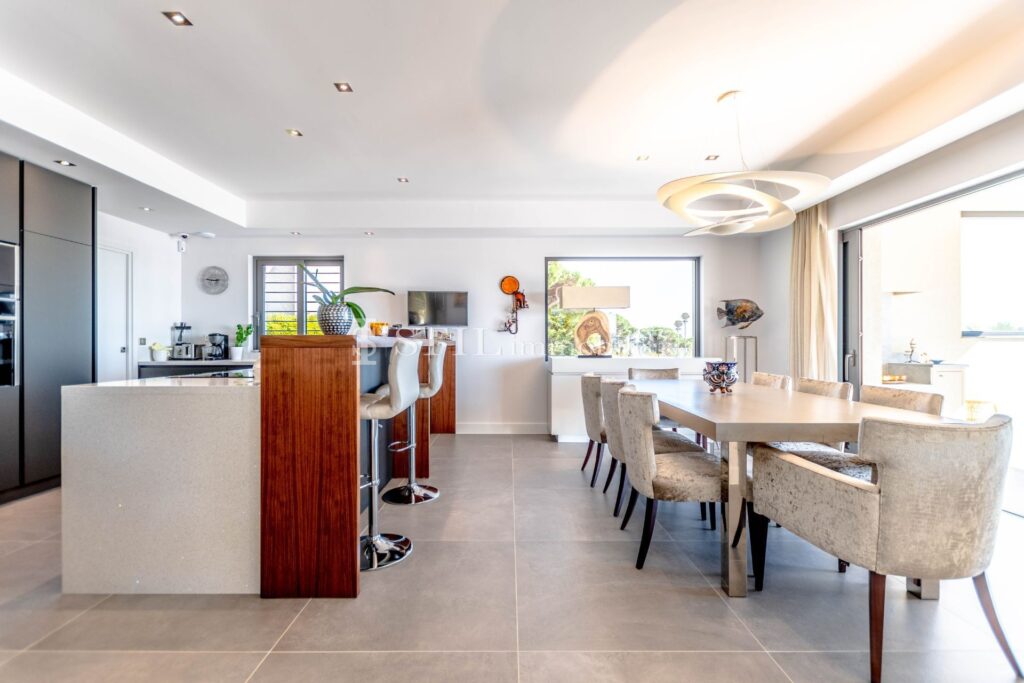 vente villa 7 Pièce(s) – 7 pièces – 3 chambres – 250.00 m²