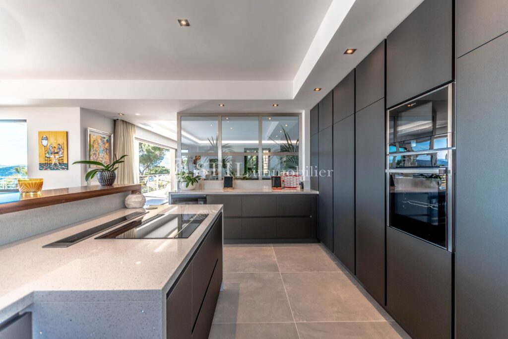 vente villa 7 Pièce(s) – 7 pièces – 3 chambres – 250.00 m²