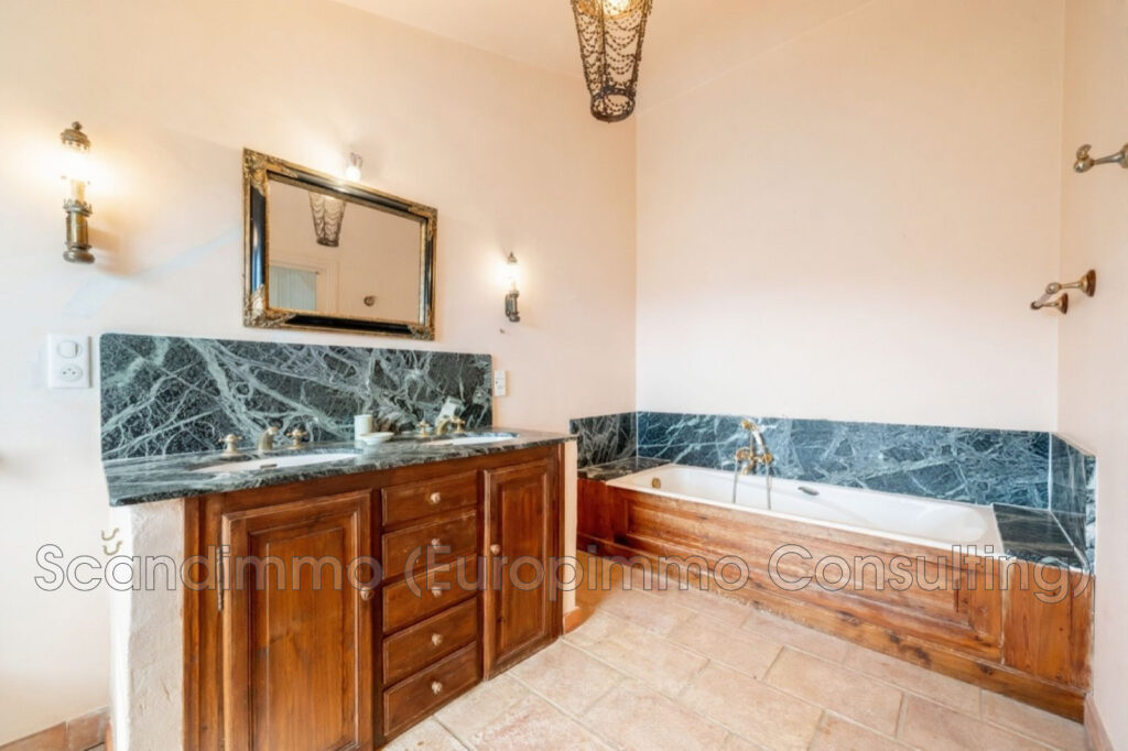 vente maison 7 Pièce(s) – 7 pièces – 4 chambres – 240.00 m²