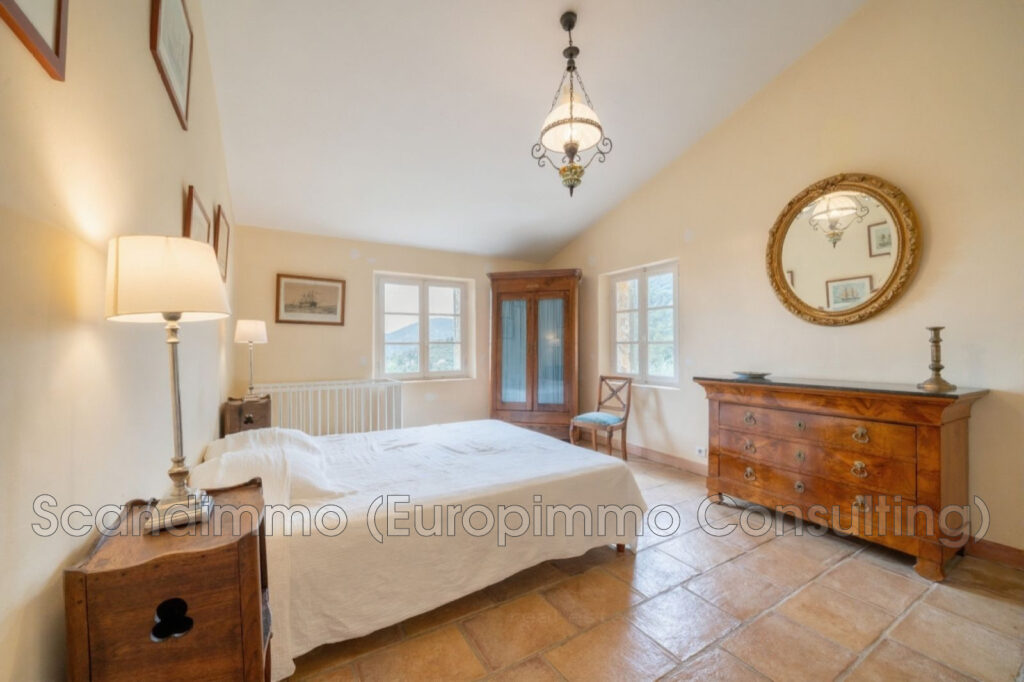 vente maison 7 Pièce(s) – 7 pièces – 4 chambres – 240.00 m²