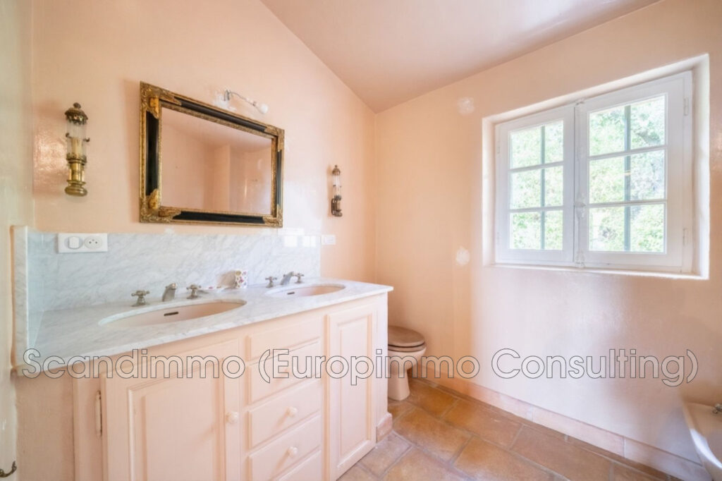 vente maison 7 Pièce(s) – 7 pièces – 4 chambres – 240.00 m²