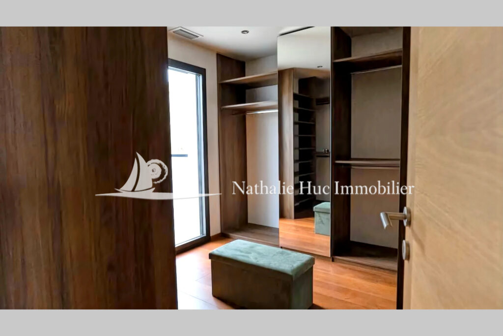 vente maison contemporaine 5 Pièce(s) – 5 pièces – 3 chambres – 174.00 m²