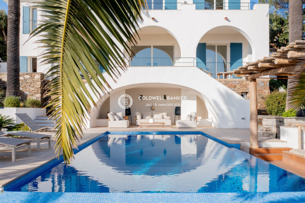 Superbe villa bourgeoise néo-méditerranéenne avec vue mer ? Sa – 6 pièces – 4 chambres – 264.00 m²