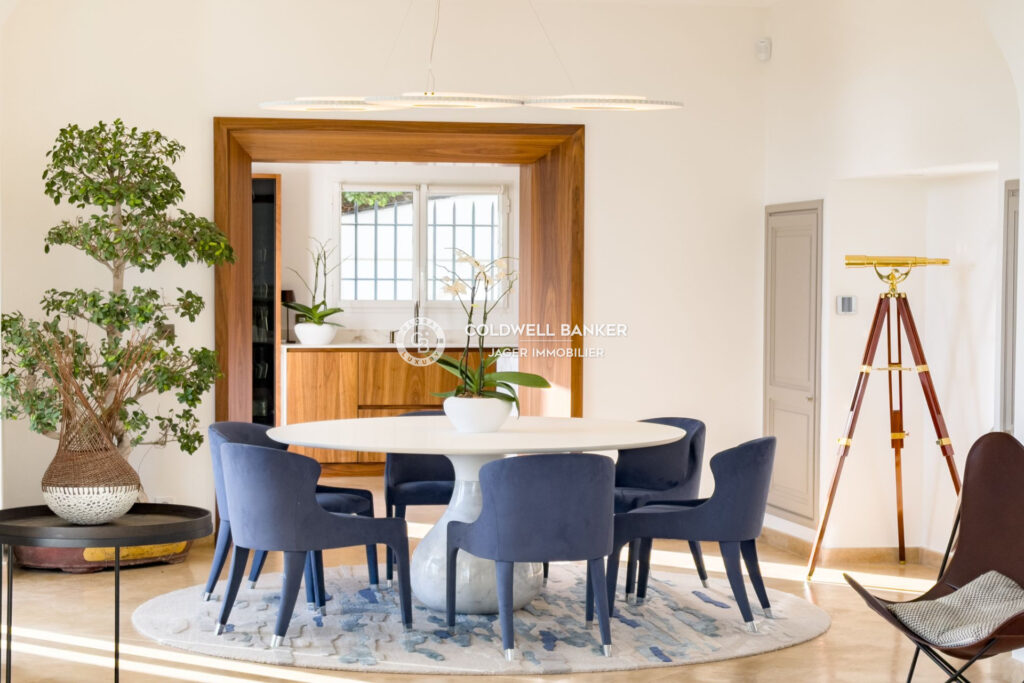 Superbe villa bourgeoise néo-méditerranéenne avec vue mer ? Sa – 6 pièces – 4 chambres – 264.00 m²