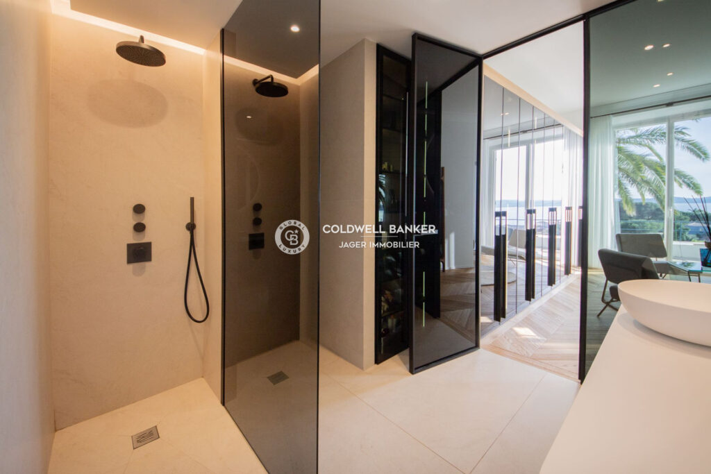 Superbe villa bourgeoise néo-méditerranéenne avec vue mer ? Sa – 6 pièces – 4 chambres – 264.00 m²