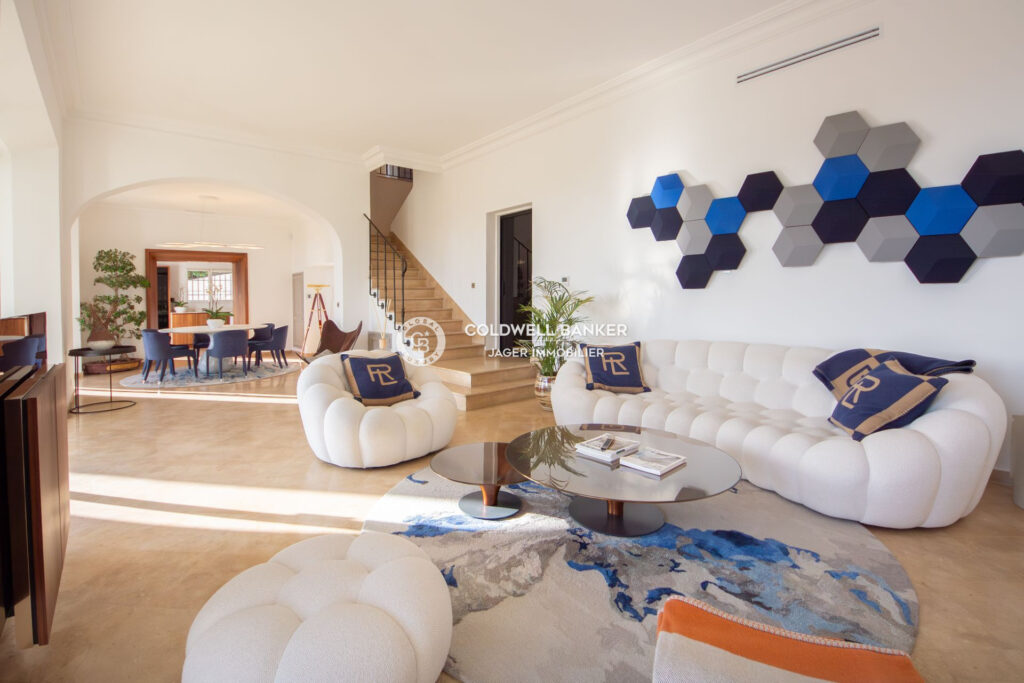 Superbe villa bourgeoise néo-méditerranéenne avec vue mer ? Sa – 6 pièces – 4 chambres – 264.00 m²