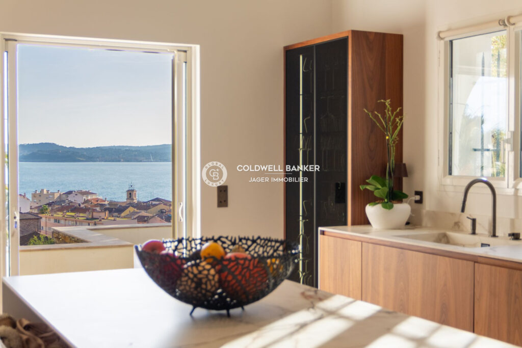 Superbe villa bourgeoise néo-méditerranéenne avec vue mer ? Sa – 6 pièces – 4 chambres – 264.00 m²