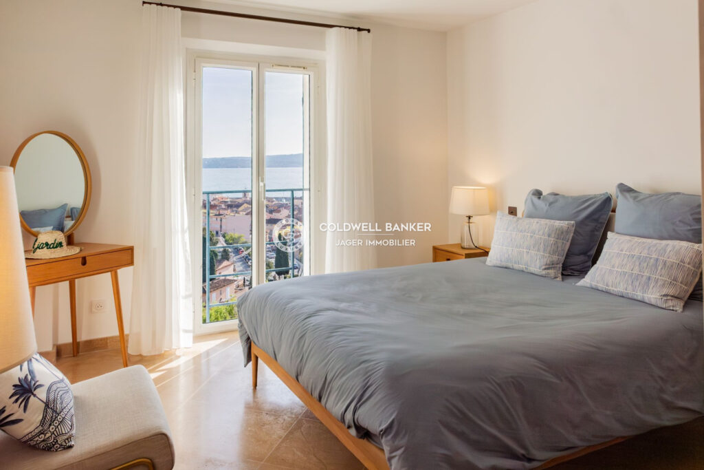 Superbe villa bourgeoise néo-méditerranéenne avec vue mer ? Sa – 6 pièces – 4 chambres – 264.00 m²