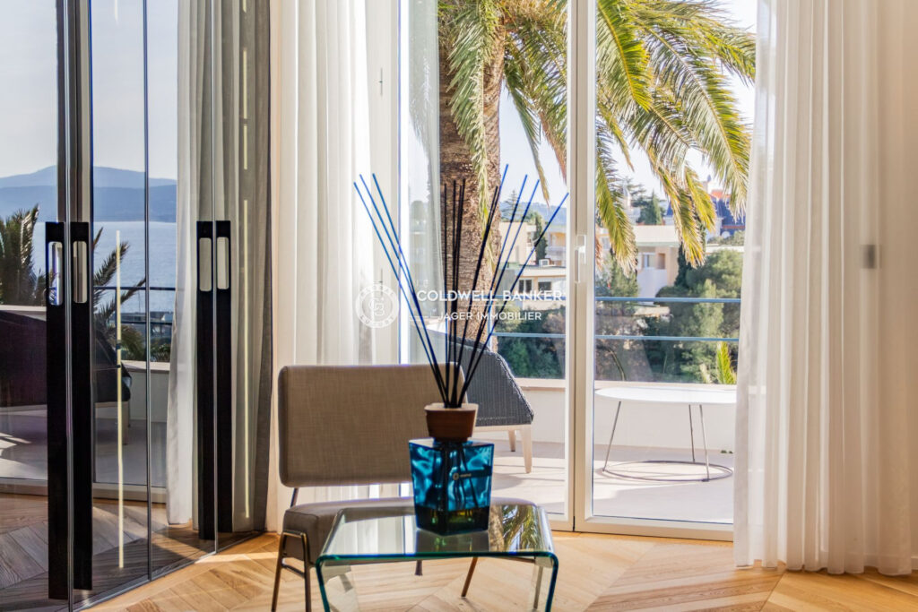 Superbe villa bourgeoise néo-méditerranéenne avec vue mer ? Sa – 6 pièces – 4 chambres – 264.00 m²