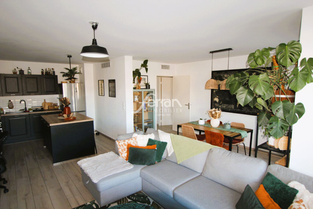 Flayosc, appartement 2 chbres, 2 terrasses, 1 stationnement et – 3 pièces – 2 chambres – 80.00 m²