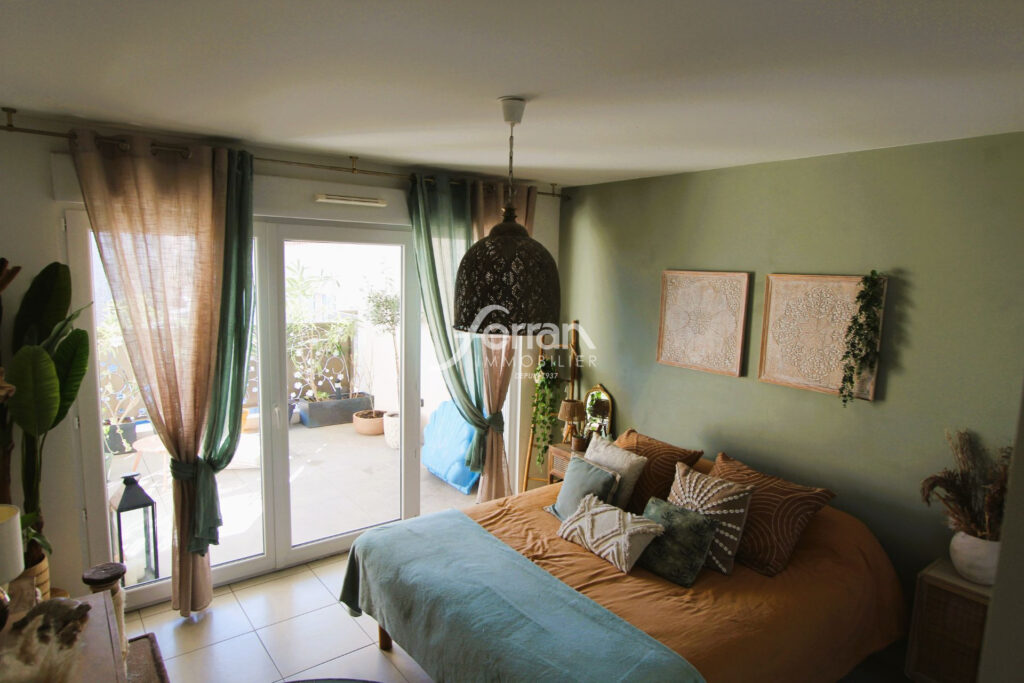 Flayosc, appartement 2 chbres, 2 terrasses, 1 stationnement et – 3 pièces – 2 chambres – 80.00 m²