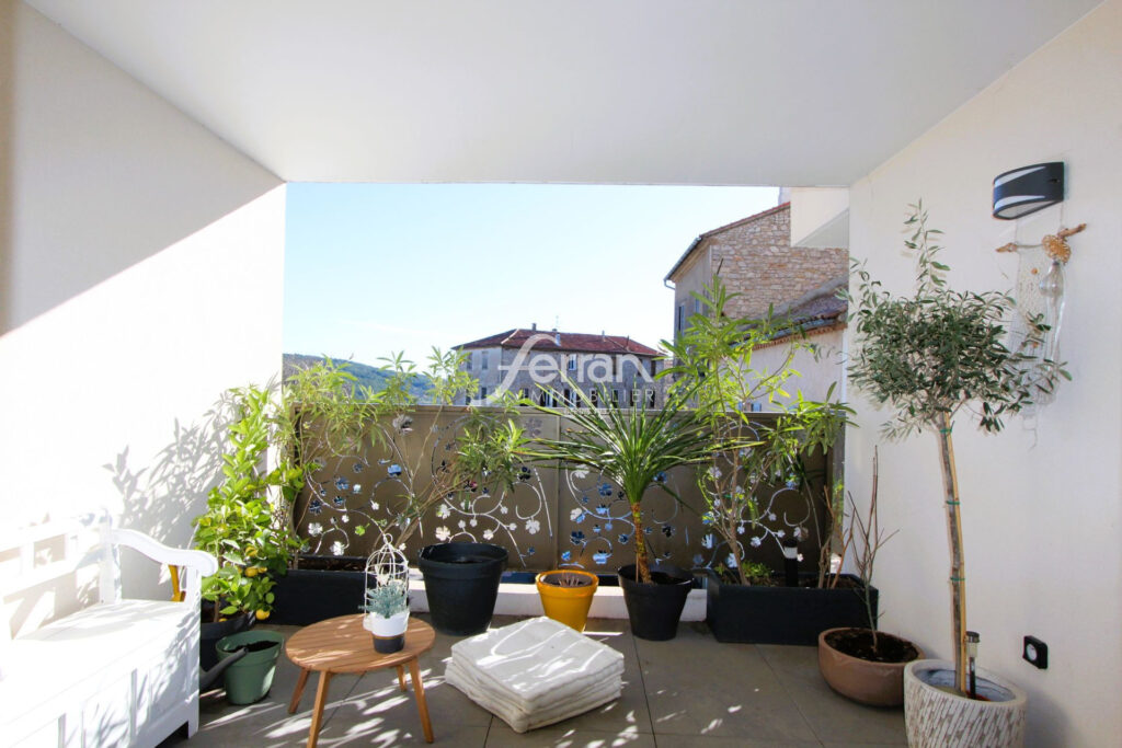 Flayosc, appartement 2 chbres, 2 terrasses, 1 stationnement et – 3 pièces – 2 chambres – 80.00 m²