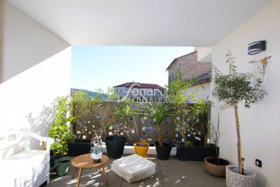 Flayosc, appartement 2 chbres, 2 terrasses, 1 stationnement et – 3 pièces – 2 chambres – 80.00 m²