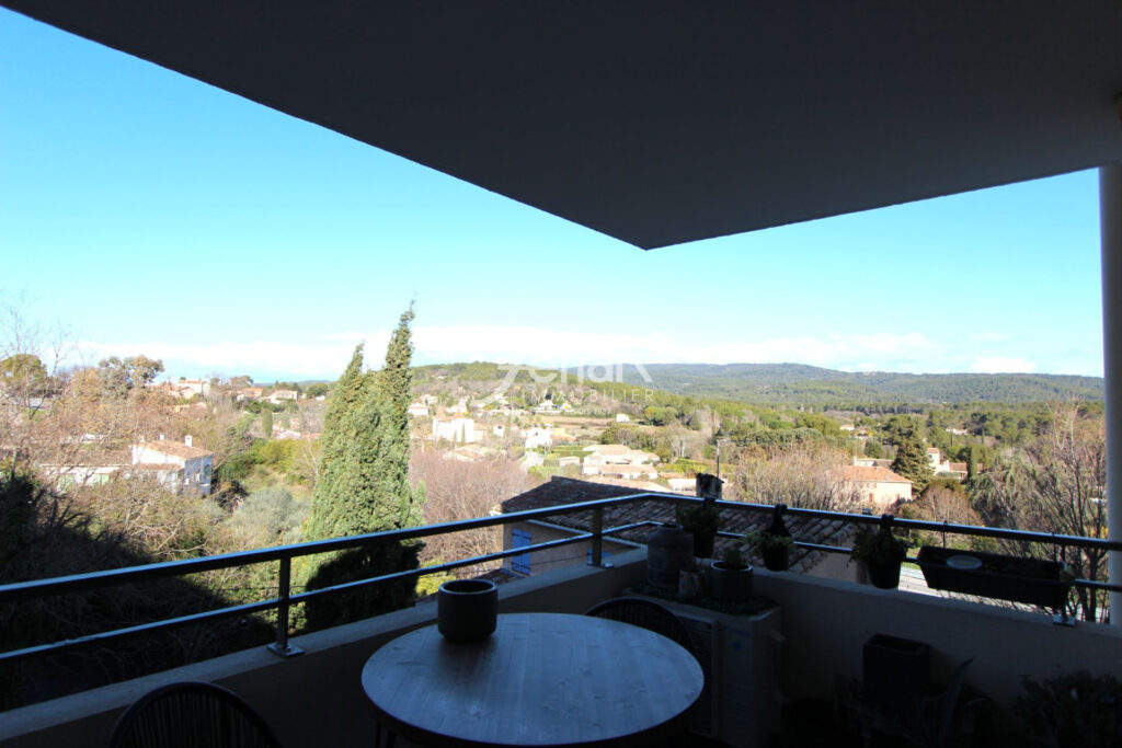 Flayosc, appartement 2 chbres, 2 terrasses, 1 stationnement et – 3 pièces – 2 chambres – 80.00 m²