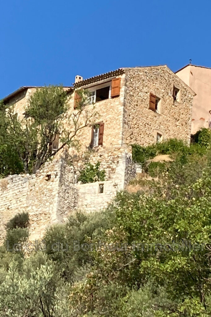 vente maison de village 3 Pièce(s) – 3 pièces – 2 chambres – 85.00 m²