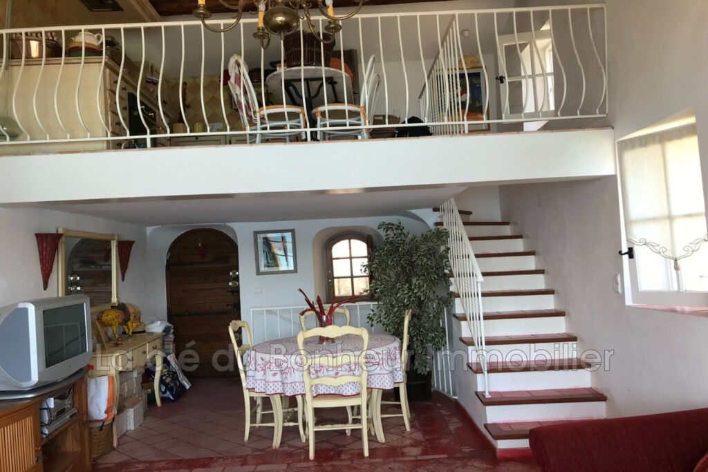 vente maison de village 3 Pièce(s) – 3 pièces – 2 chambres – 85.00 m²