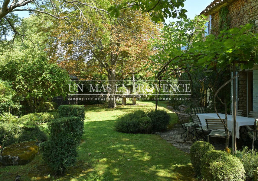 Maison à louer à Gordes