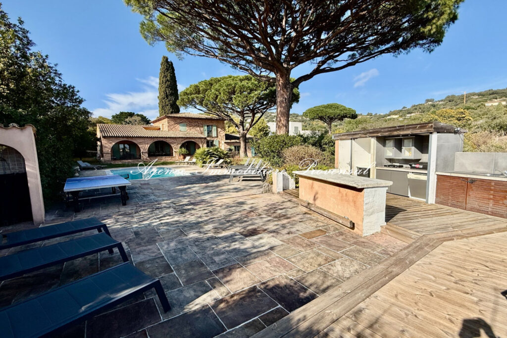 vente villa provençale 8 Pièce(s) – 8 pièces – 5 chambres – 300.00 m²