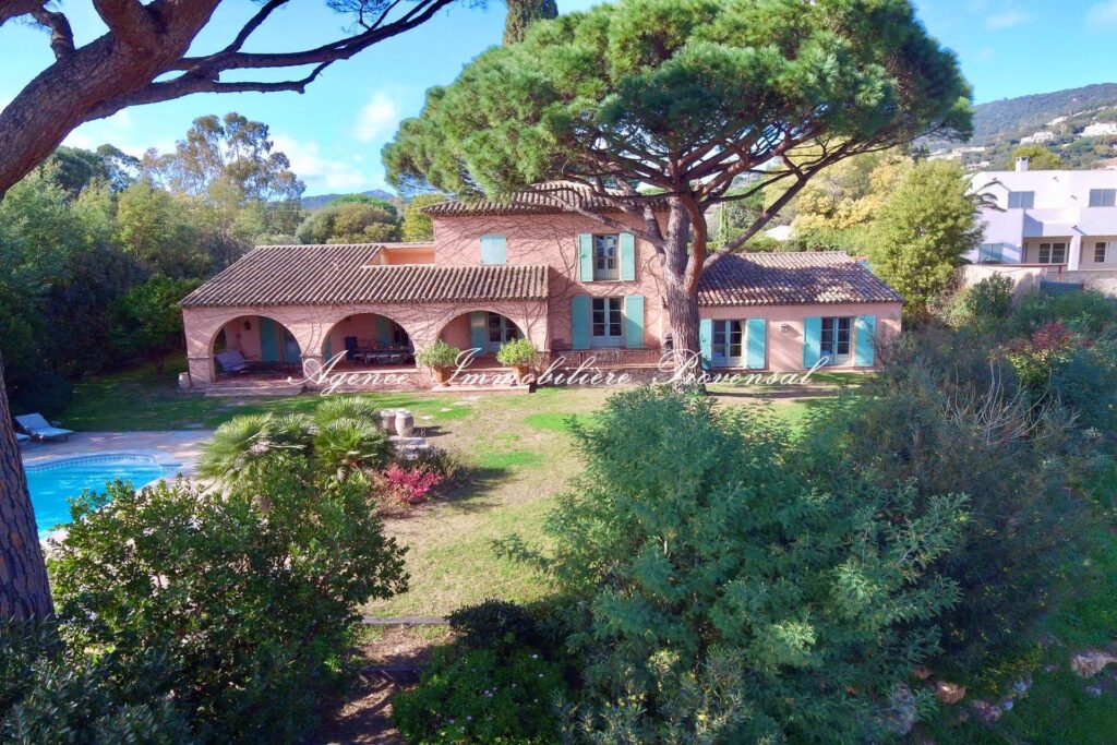 vente villa provençale 8 Pièce(s) – 8 pièces – 5 chambres – 300.00 m²