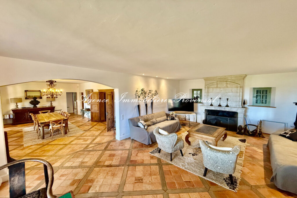 vente villa provençale 8 Pièce(s) – 8 pièces – 5 chambres – 300.00 m²