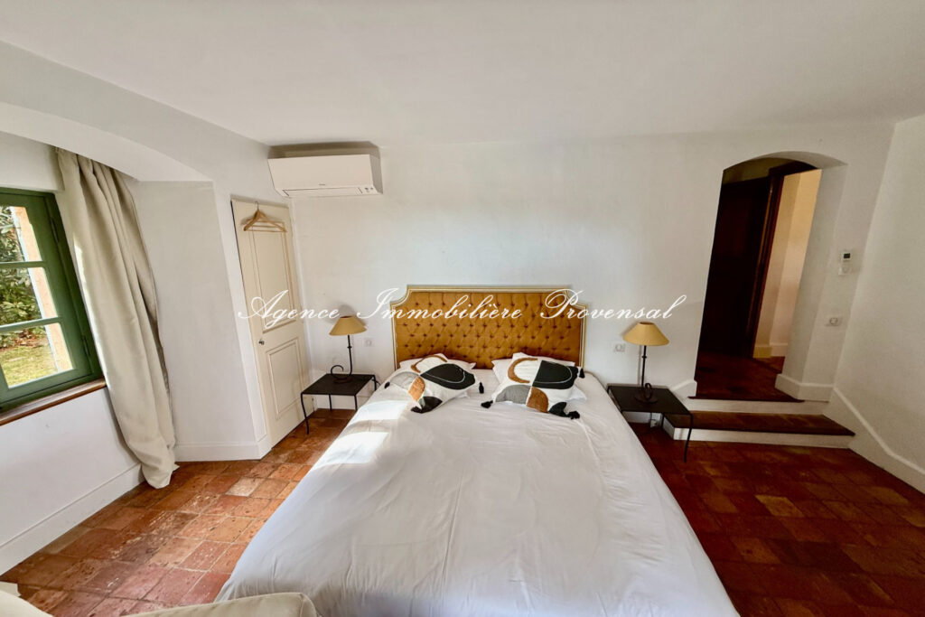 vente villa provençale 8 Pièce(s) – 8 pièces – 5 chambres – 300.00 m²