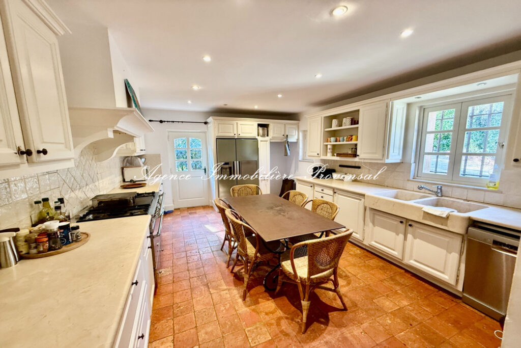 vente villa provençale 8 Pièce(s) – 8 pièces – 5 chambres – 300.00 m²