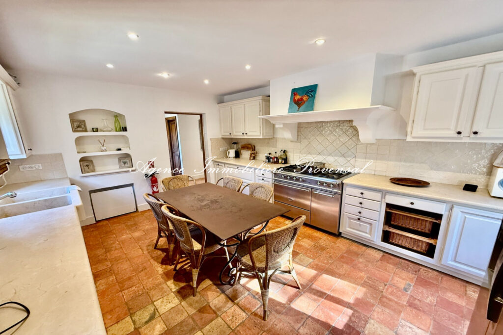 vente villa provençale 8 Pièce(s) – 8 pièces – 5 chambres – 300.00 m²