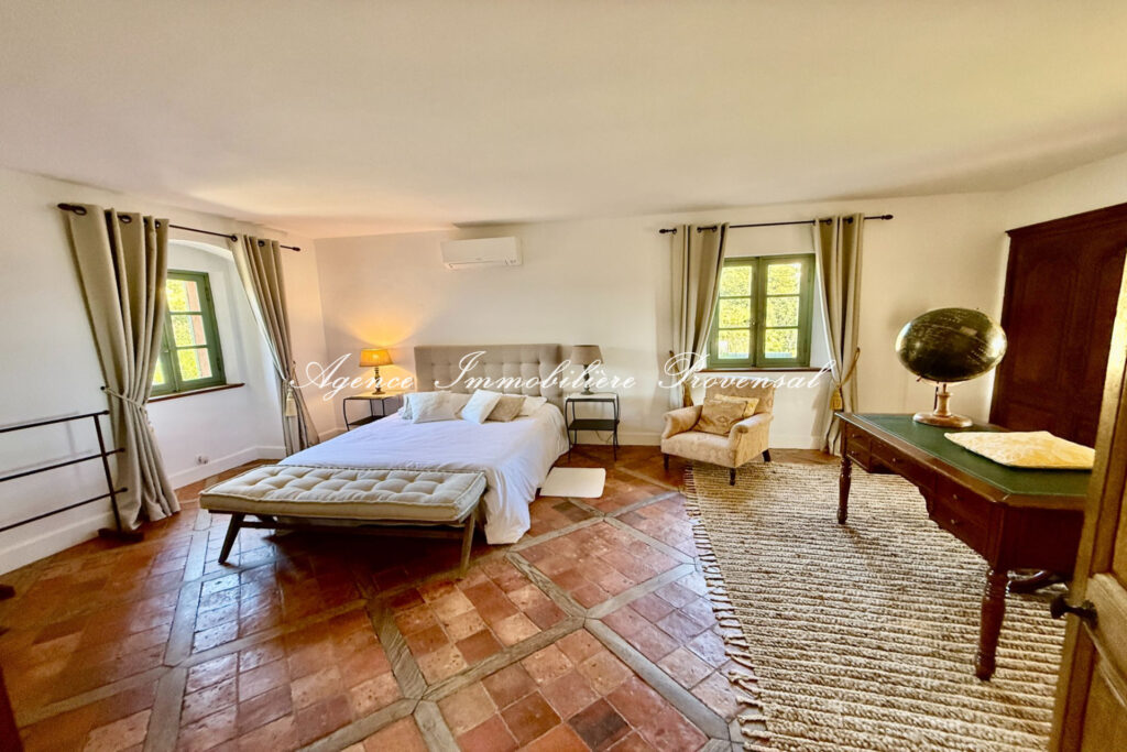 vente villa provençale 8 Pièce(s) – 8 pièces – 5 chambres – 300.00 m²