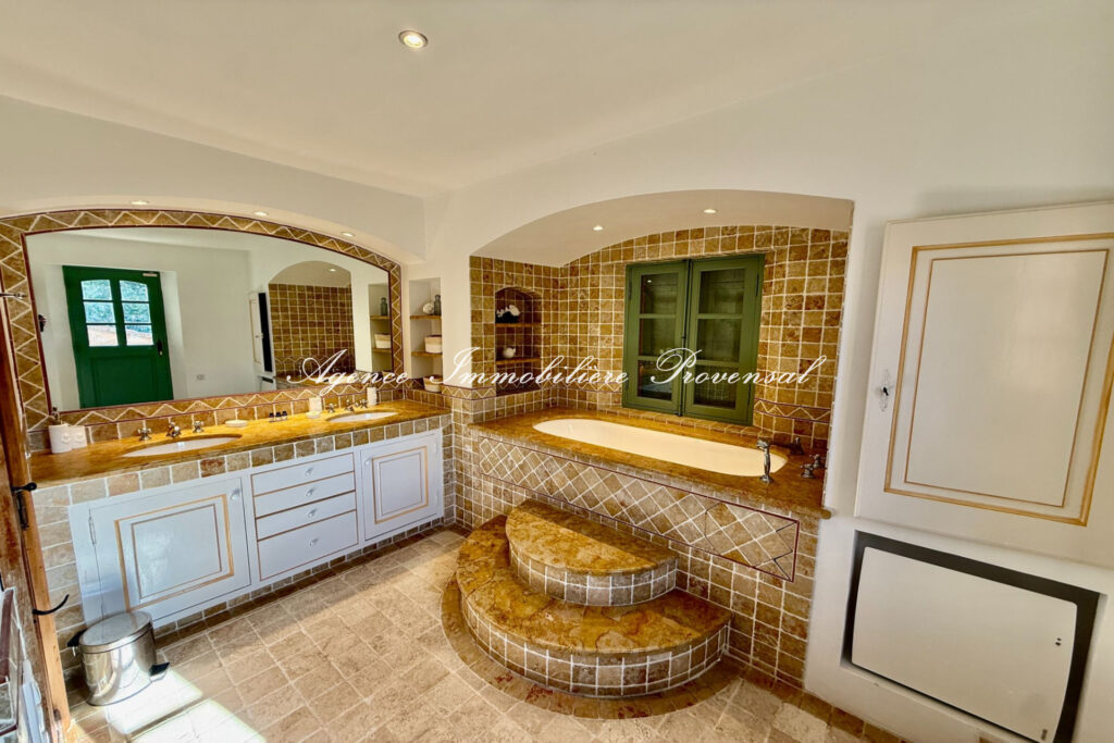 vente villa provençale 8 Pièce(s) – 8 pièces – 5 chambres – 300.00 m²