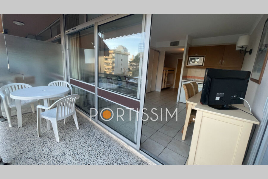 Appartement à vendre à Saint-Laurent-du-Var — Vue marina & port — photo 4