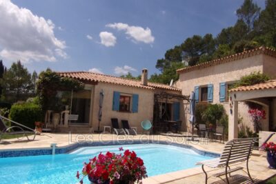 Maison plain-pied  140 m² au sol avec piscine et vue dégagée – – 4 pièces – 3 chambres – 138.00 m²