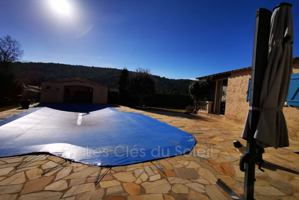 Maison plain-pied  140 m² au sol avec piscine et vue dégagée – – 4 pièces – 3 chambres – 138.00 m²