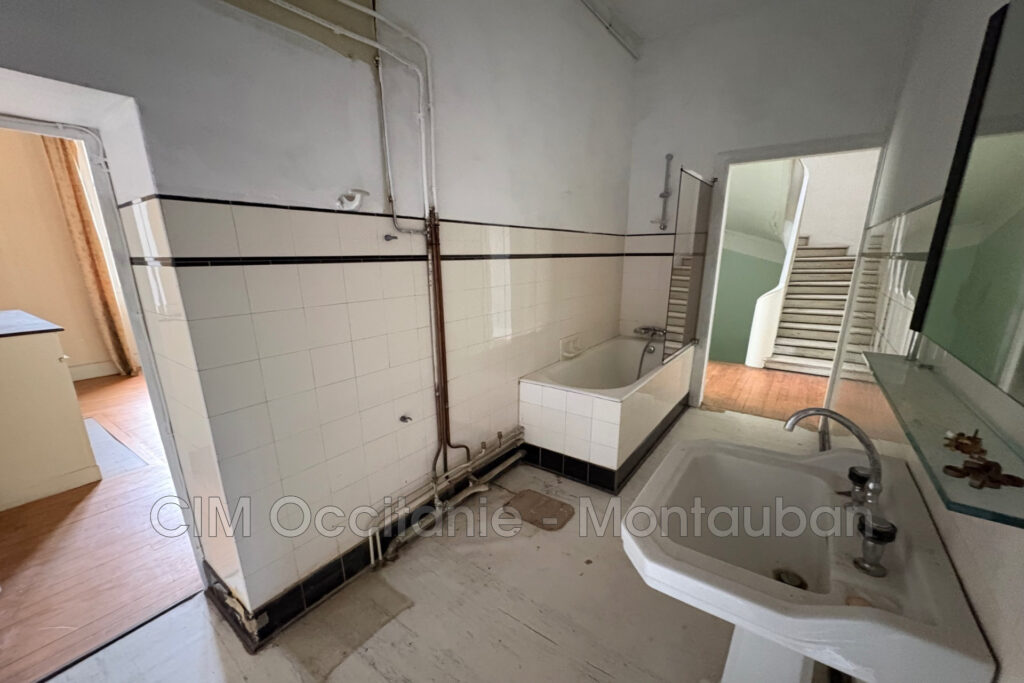 vente maison – NR pièces – 8 chambres – 240.00 m²