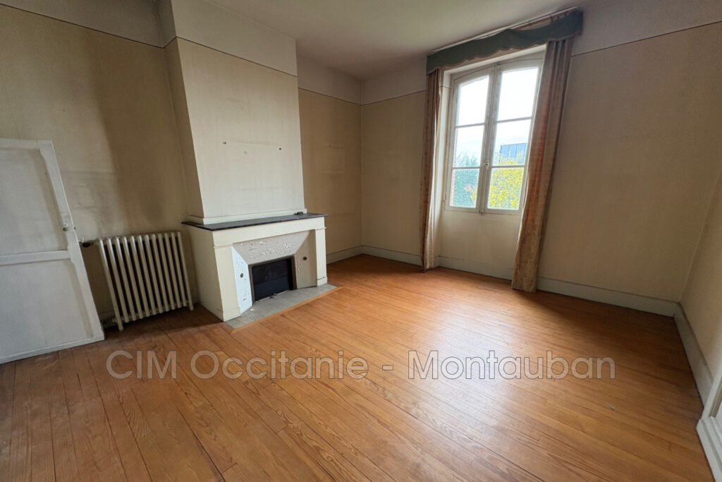 vente maison – NR pièces – 8 chambres – 240.00 m²
