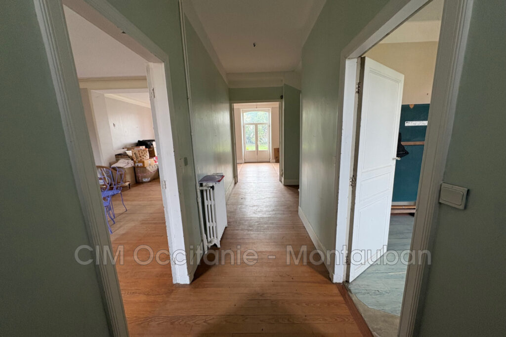 vente maison – NR pièces – 8 chambres – 240.00 m²