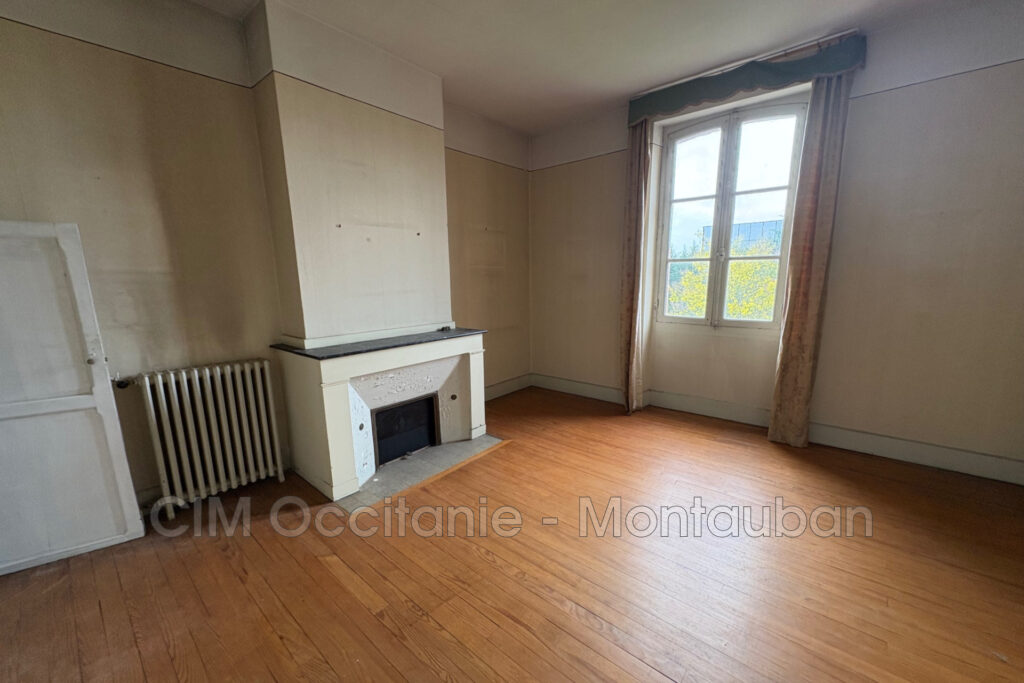 vente maison – NR pièces – 8 chambres – 240.00 m²