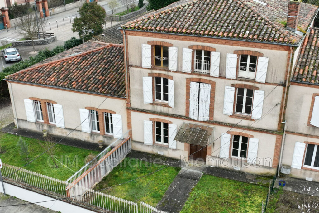 vente maison – NR pièces – 8 chambres – 240.00 m²