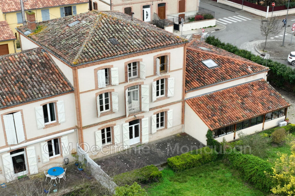 vente maison – NR pièces – 8 chambres – 240.00 m²