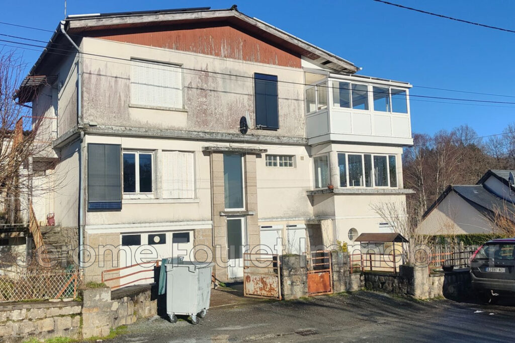 vente immeuble 4 Pièce(s) – 4 pièces – 8 chambres – 242.00 m²