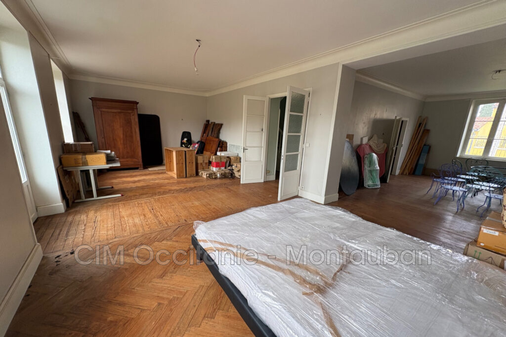 vente maison – NR pièces – 8 chambres – 380.00 m²