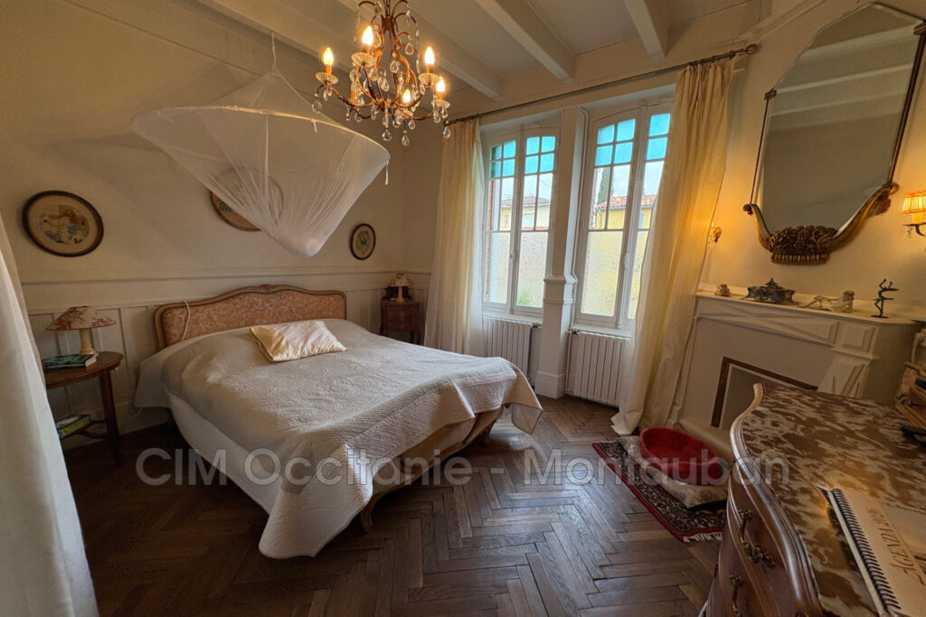 vente maison – NR pièces – 8 chambres – 380.00 m²