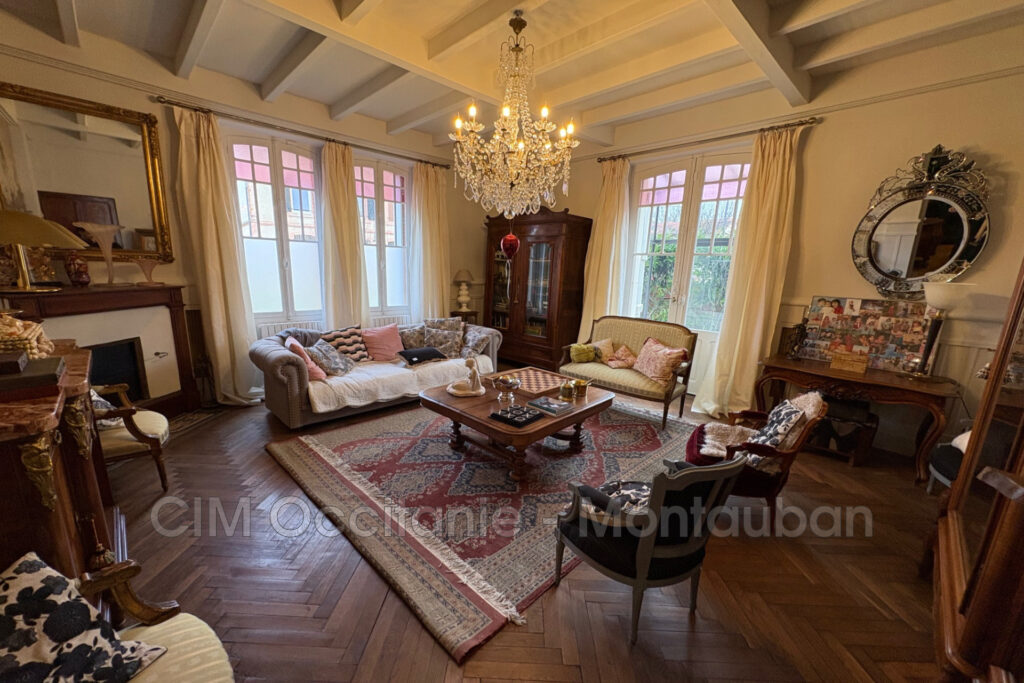 vente maison – NR pièces – 8 chambres – 380.00 m²