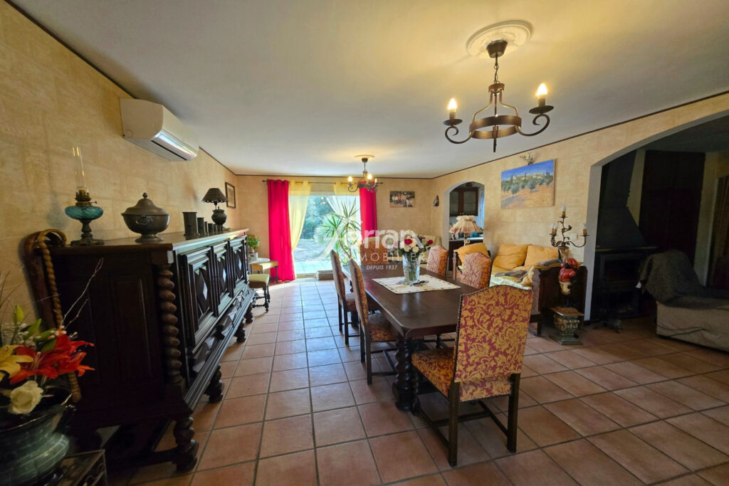 A vendre à Ampus villa + T2 sur un terrain de 2000m² avec pisc – 4 pièces – 3 chambres – 130.00 m²