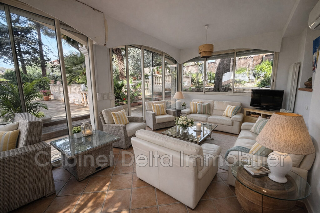 MAISON T12 ? PIERREPLANE ? VUE MER ? PISCINE – 12 pièces – 10 chambres – 258.79 m²