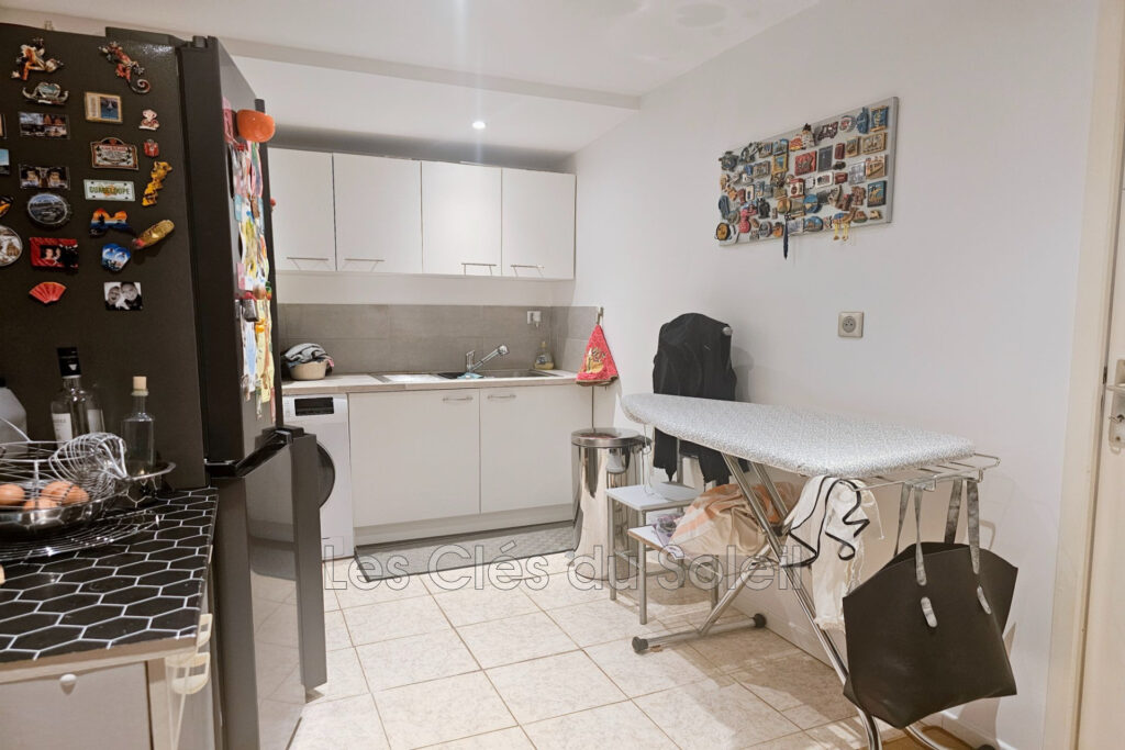 Maison plain-pied  140 m² au sol avec piscine et vue dégagée – – 4 pièces – 3 chambres – 138.00 m²