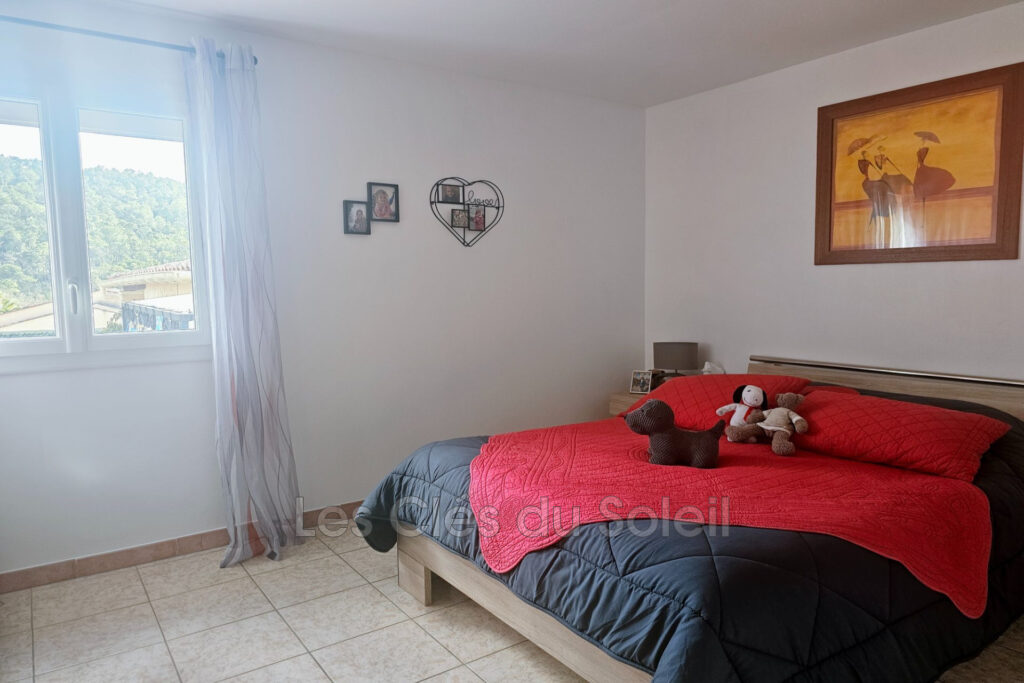 Maison plain-pied  140 m² au sol avec piscine et vue dégagée – – 4 pièces – 3 chambres – 138.00 m²