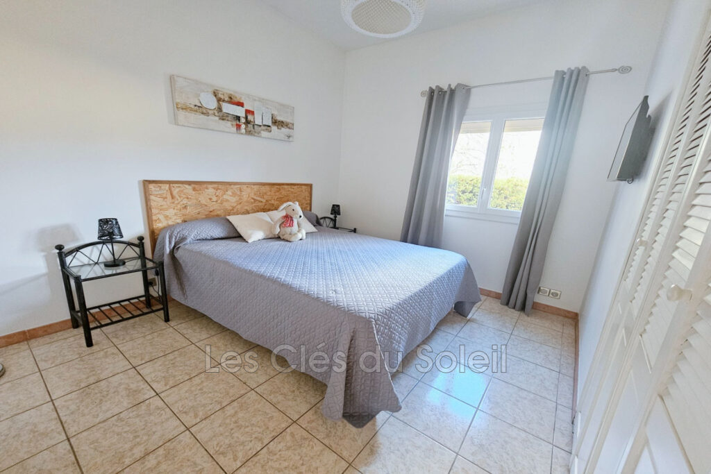 Maison plain-pied  140 m² au sol avec piscine et vue dégagée – – 4 pièces – 3 chambres – 138.00 m²