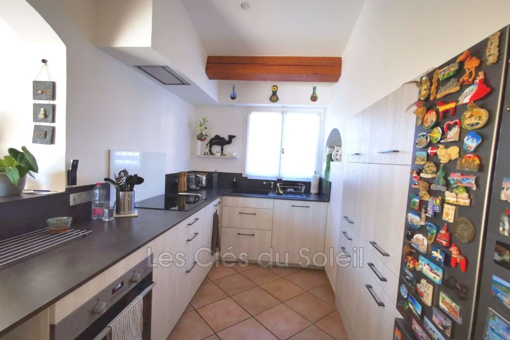 Maison plain-pied  140 m² au sol avec piscine et vue dégagée – – 4 pièces – 3 chambres – 138.00 m²