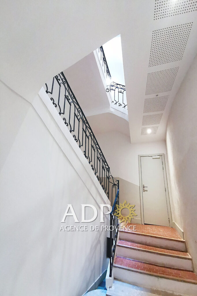 Le cachet de l’ancien, le confort du neuf ? Dernier étage avec – 3 pièces – 2 chambres – 52.09 m²